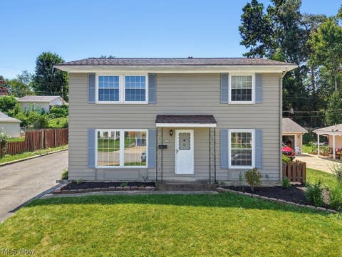 Homes For Sale - 2245 Richmond Road<br/> Cuyahoga Falls, OH 44221