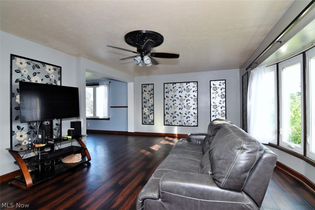 6902 Lantern Lane