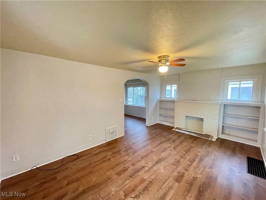 Colonial Homes - Residential