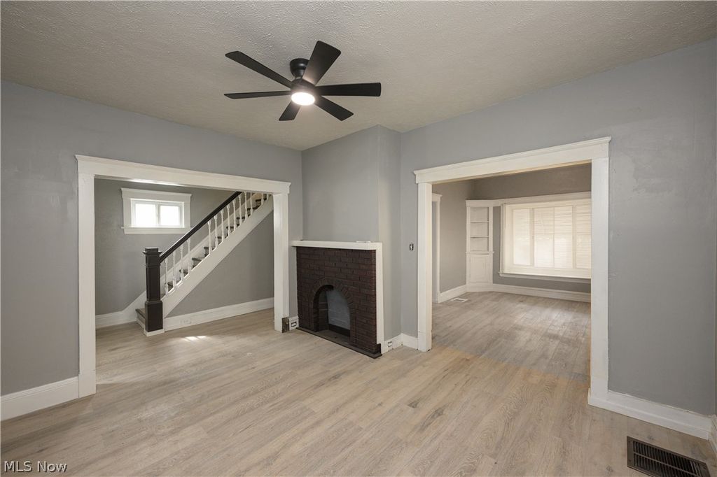 Photo of 686 E 92nd Street, Cleveland, OH 44108 (MLS # 5197315)