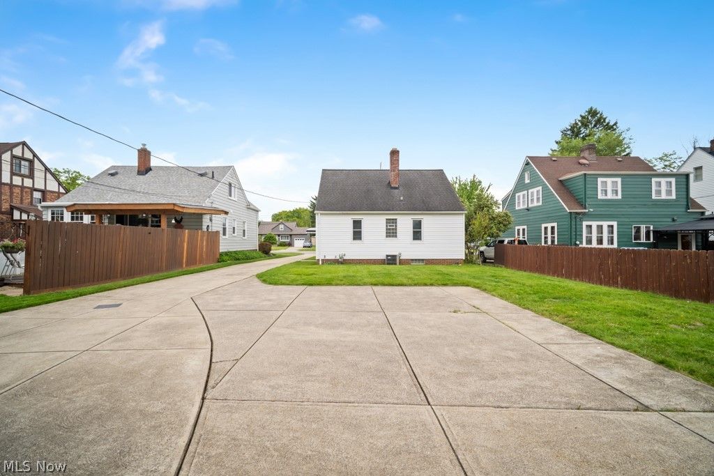 Photo of 9158 Snow Road, Parma, OH 44130 (MLS # 5210767)