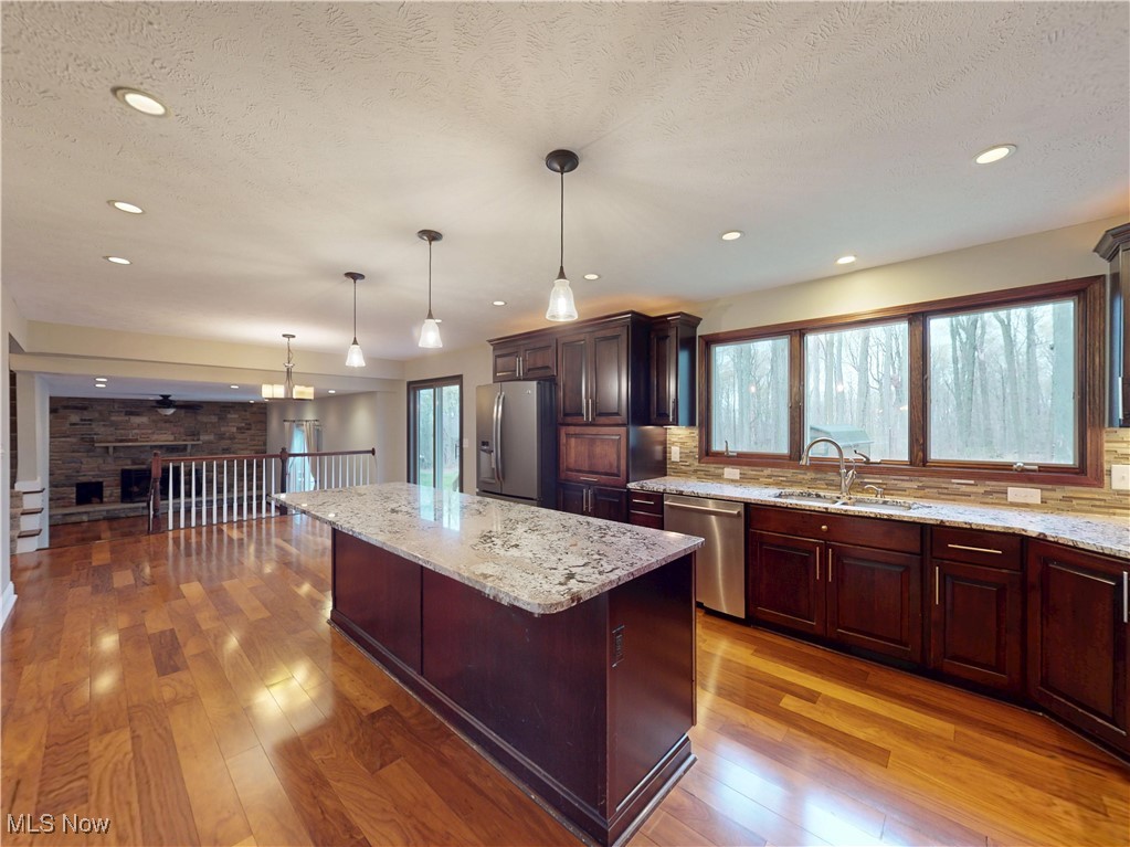 7662 Oak Hill Drive