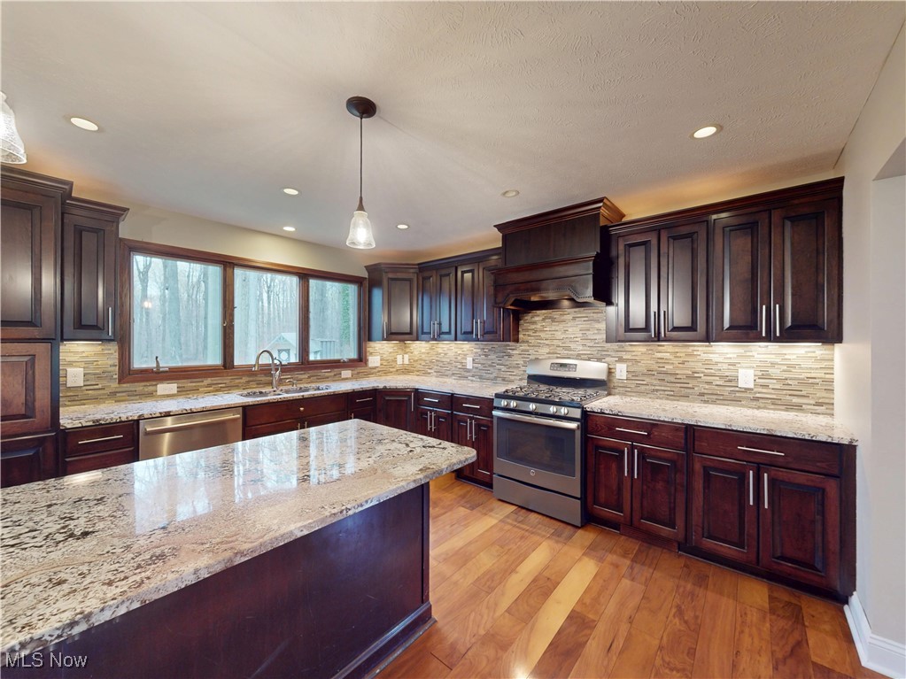 7662 Oak Hill Drive