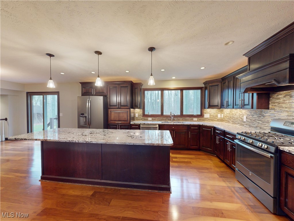 7662 Oak Hill Drive