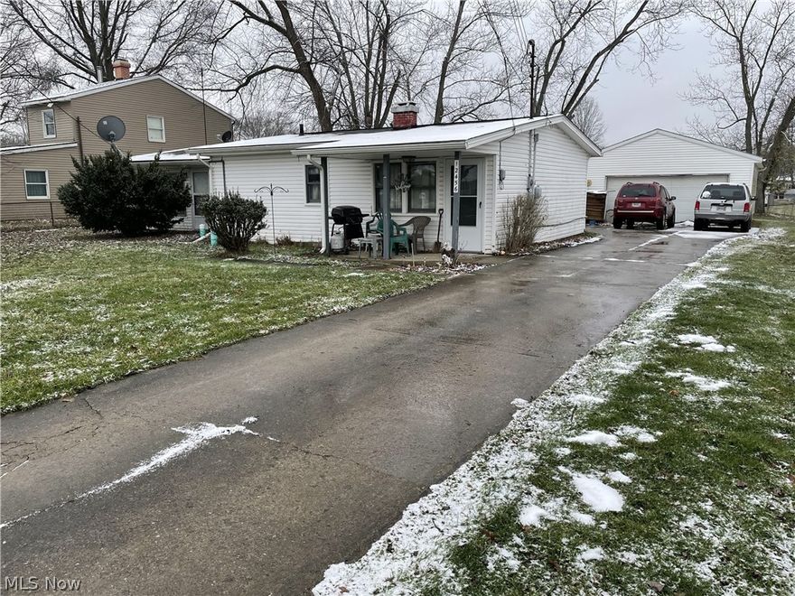 Terrific investment opportunity! Nice  side by side duplex in Grafton in Eaton Estates! Both units are rented both tenants have been there for years. Has a nice 2 car garage. Close to shopping, highways and Midview Schools. Call today for showings...