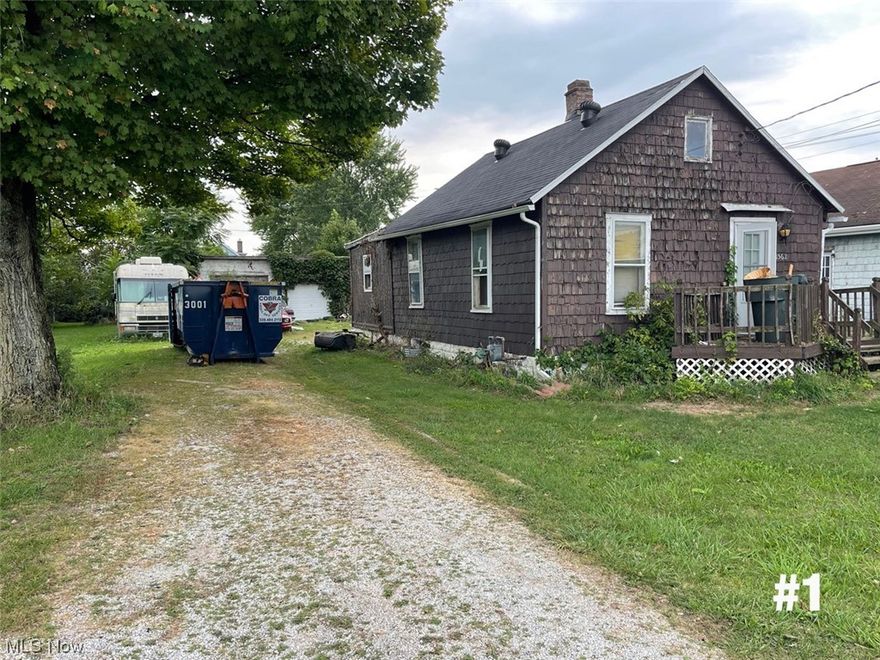 Estate Auction - 2 Auction Properties - 2 Handyman Investment Homes & Large Garage W/ 4 Lots - Properties Are Adjoining - Live Auction W/ Online Bidding Available. All sells to settle the Elizabeth A. Drake Estate, Stark County probate #244417 on location.  ONLINE BIDDING BEGINS TUESDAY, OCTOBER 9, 2023 – 9:00 AM and AUCTION LIVE ON-SITE BIDDING WILL BEGIN THURSDAY – OCTOBER 12, 2023 – 12:00 PM. Auction #1: 1562 Belden Ave. SE, Canton, OH 44707. Comprises parcel #1302306 (house and large garage), plus parcel #1302124 (vacant lot). Totaling approx. .41 acre. Handyman home built 1924. Bungalow style, approx. 1,020 SF. Also, 26’x36’ block garage in the back. Built 1951. Both the home and garage need handyman updating.  Auction #2: 1559 Hammerly Ct. SE, Canton, OH 44707. Adjoins auction #1 in the back. Parcel #1300937 comprises a small one-bedroom handyman home, built in 1924. Approx. 564 SF. Also, parcel #1300938 is an adjoining vacant land parcel. Note: Auctions are being offered bidders choice. Buy one or both. The homes are open for viewing on auction day at 11:00 AM.