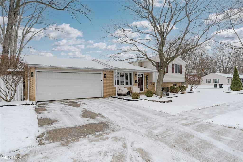Photo of 718 Hartford Drive, Elyria, OH 44035 (MLS # 5176820)