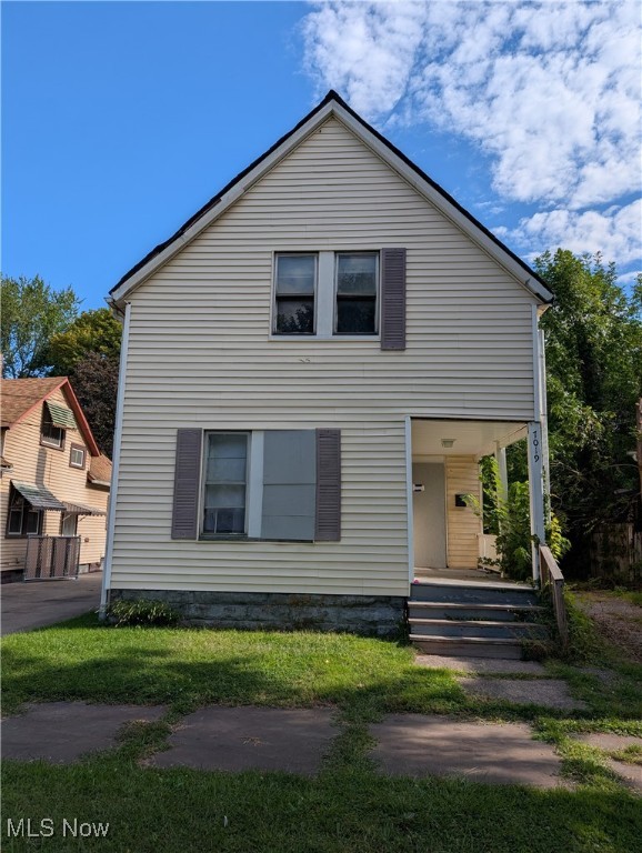 Two bedroom, one full bath- potential for a 3rd and 4th bedroom if using ground floor rooms which do not have closets and aren't considered bedrooms by county.
Needs work, mostly cosmetic, and a new hot water tank.
Updated electrical throughout (no knob and tube!) Sold as is.
Bring your offers today!