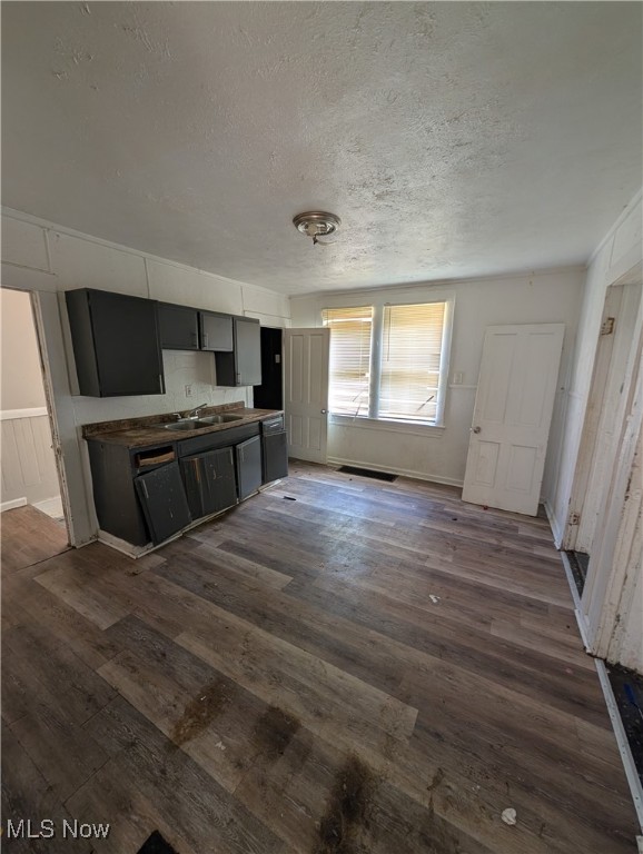 Cleveland, Ohio 44127, United States, 2 Bedrooms Bedrooms, ,1 BathroomBathrooms,Residential,Pending,203886