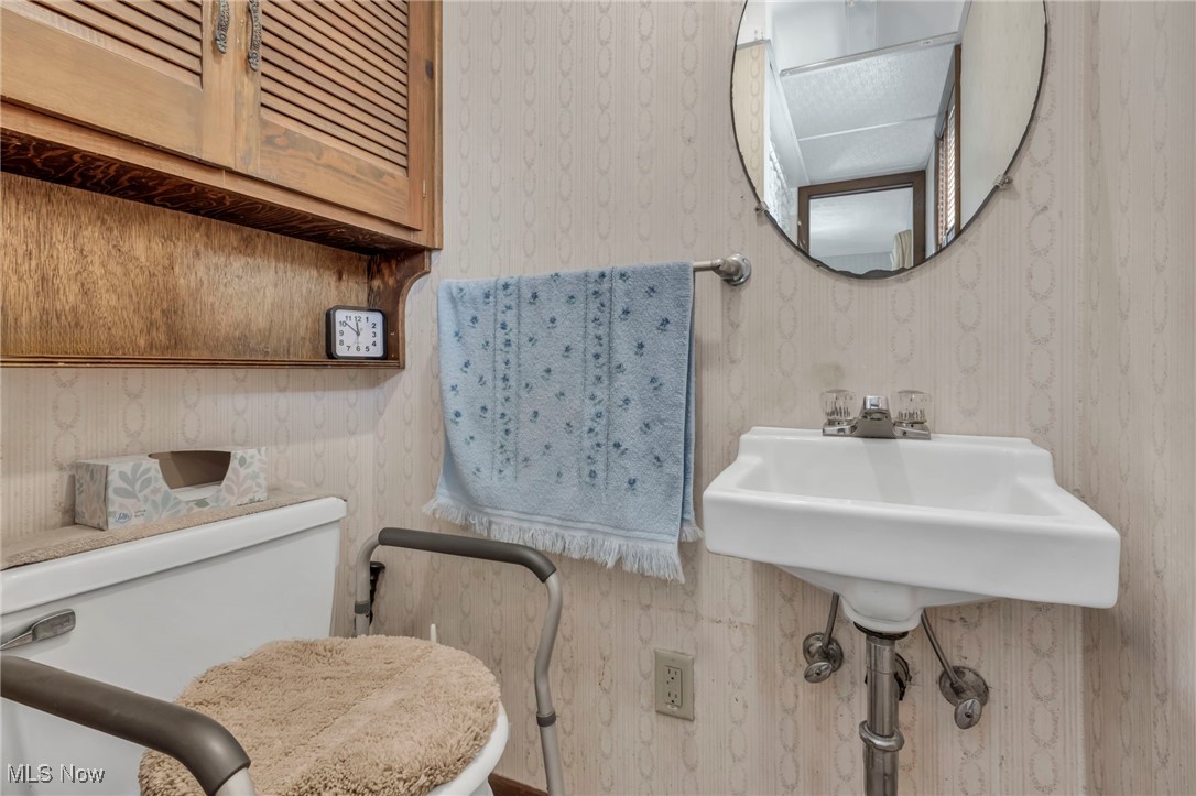 930 Woodstock Road, Eastlake, Ohio image 16