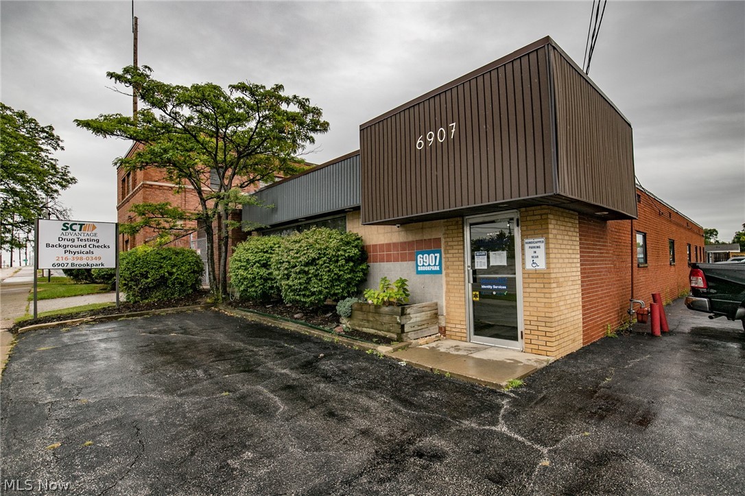 Brookpark Rdg - Commercial Lease
