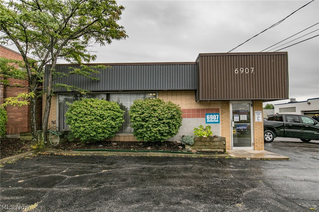 Brookpark Rdg - Commercial Lease