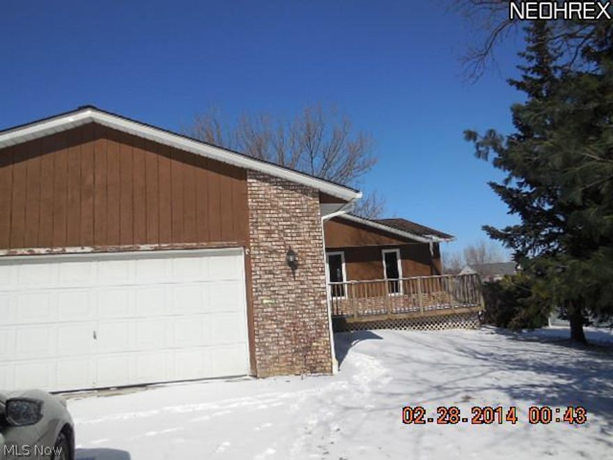 This is a Freddie Mac/Homesteps foreclosure property being sold as is. Freddie Mac has now implemented a new 20 day first look program for home owners to be able to purchase a property without competition from investors. Homebuyers can now choose one of the following three incentives on eligible homes. (1)An allowance up to $500 to homebuyers towards the purchase of a home warranty of their choice. It is the homebuyer's responsibility to identify and select the home warranty company and plan. (2) $500 Condo Cash towards standard condo association dues. (3) $500 towards flood insurance. See broker remarks or call agent for details. Three/four bedroom 2.5 bath split level. Completely new(2/2014)kitchen including cabinets,countertops,sink,floor and stainless steel appliances. Full wall stone fireplace in family room. New (2/2014) carpets and freshly painted interior through out. Finished Rec Rm W/Glass block windows. Prequalification letter and/or proof of funds required with all offers.