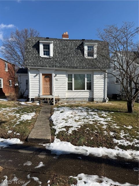 Photo of 1612 Race Street, Parkersburg, WV 26101 (MLS # 5186502)