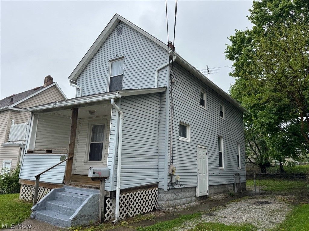 Photo of 1009 W Wilbeth Road, Akron, OH 44314 (MLS # 5205712)