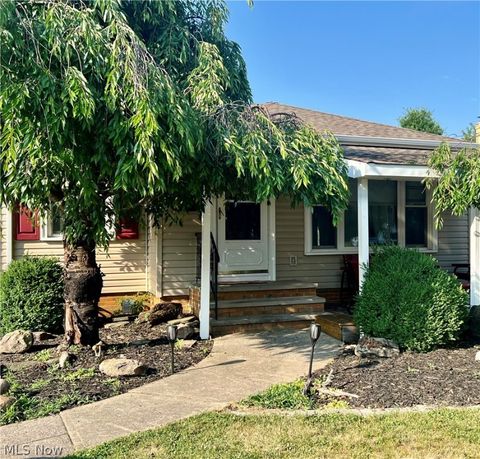 Single Family Residence in Parma OH 8000 Dresden Avenue.jpg