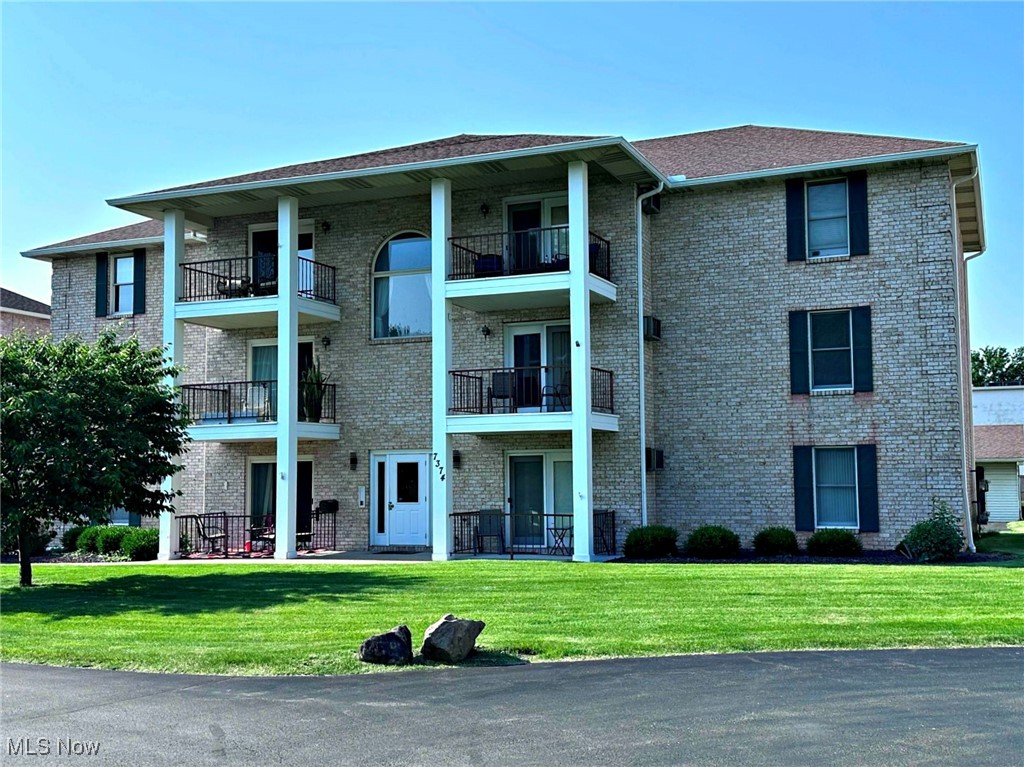 Beautifully updated 2 bedroom Boardman condo available! Top floor living means no noise from above! This building sits back off of the main road and is very quiet and peaceful. The open floorplan concept is rare for these units, making this a great find! Very meticulously maintained, this unit is in excellent condition! Newer floors throughout, as well as having been completely painted. Upgrades to the bathroom, kitchen and lighting fixtures throughout! The covered balcony overlooks the quiet cul-de-sac. This unit is also rare because it comes with a two-car garage that has additional storage! Most of these units only have a single car! This is a great value that is completely ready for you to move in and enjoy! Don't miss out on it!