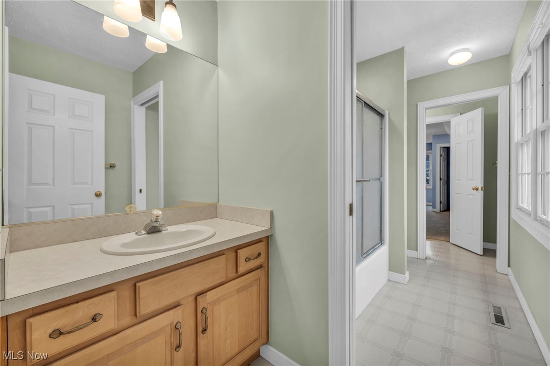 18365 Bent Tree Lane, Chagrin Falls, Ohio image 31
