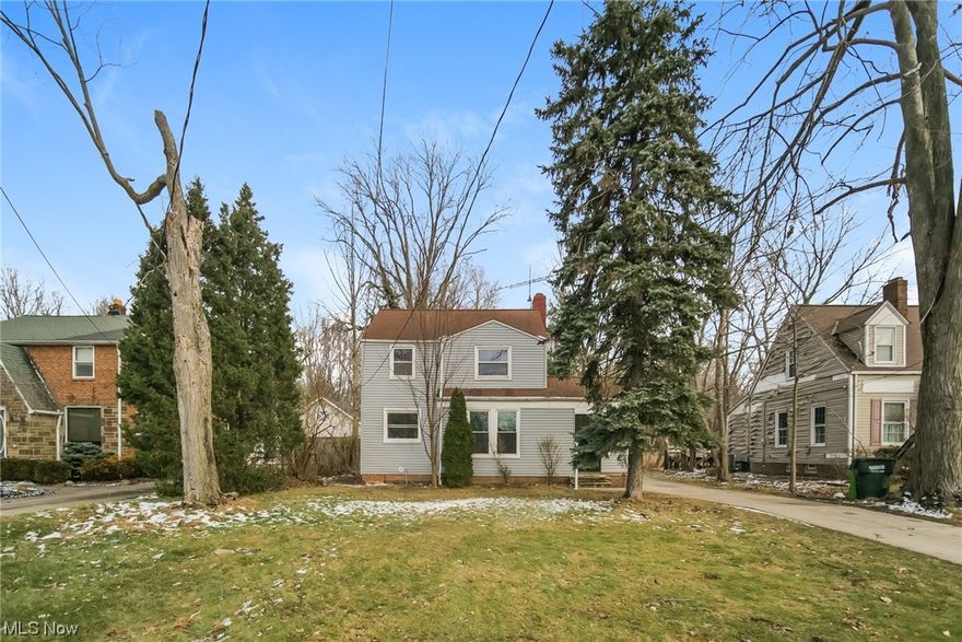 Welcome to 781 East 250th St! This cozy 2-bedroom colonial would be perfect for an investor or someone willing to put in a little work on the property. This property offers versatility and potential.

The spacious backyard provides an ideal setting for outdoor activities or potential expansion, adding further value to this promising investment. Don't miss the chance to invest or turn this diamond in the rough into the home of your dreams!