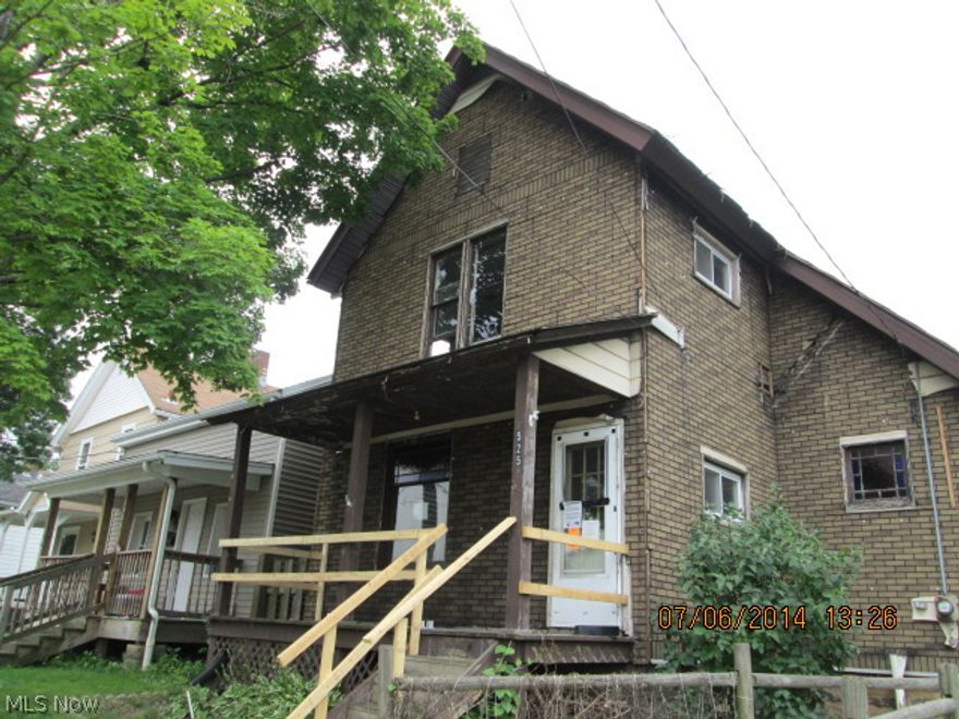 3 bedroom home with large kitchen & living rooms. 1/2 bath on 1st floor. This is a Fannie Mae HomePath property.