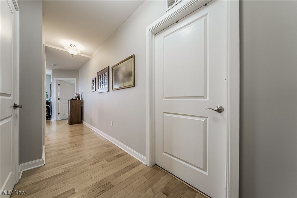 Photo of 1403 Copper Trace #304, Cleveland Heights, OH 44118 (MLS # 5151815)