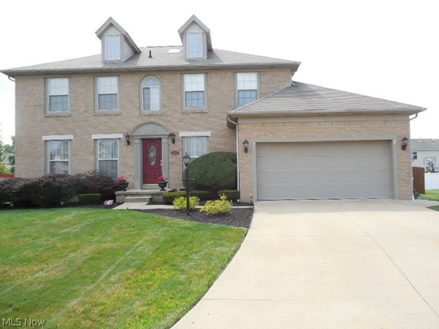 One owner home in move in condition.  Features include formal living room, formal dining room, family room w/gas fireplace, fully applianced oak kitchen w/island plus dinette w/bayed windows & door to large deck overlooking fenced in back yard.  Four spacious bedrooms includes the master suite with jetted tub and separate shower.  1st floor laundry w/tub.  Located on a quiet cul-de-sac.