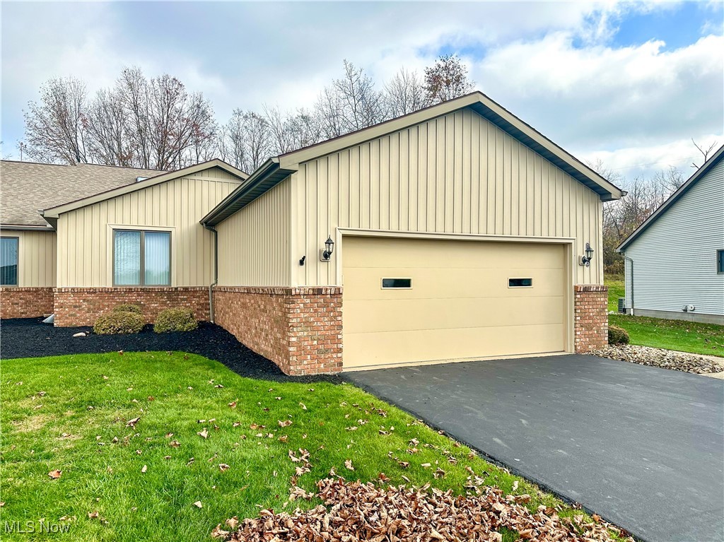 1155 Shadow Ridge Drive, Niles, Ohio image 1