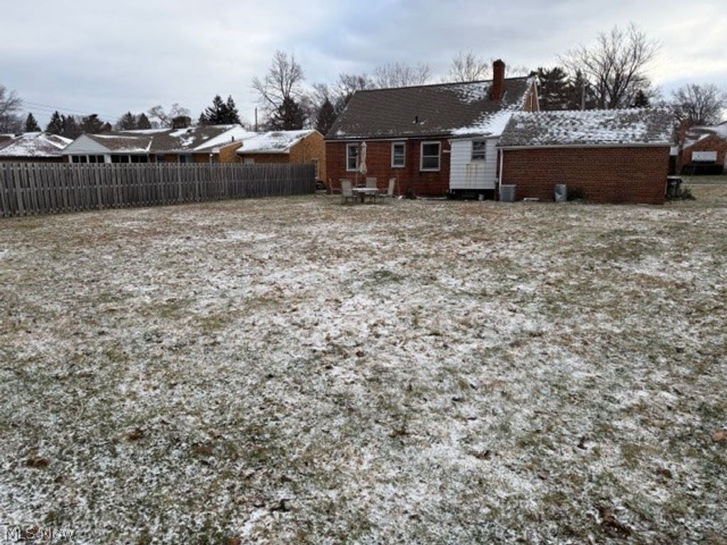 Photo of 6004 Twin Lakes Drive, Parma, OH 44129 (MLS # 5189730)