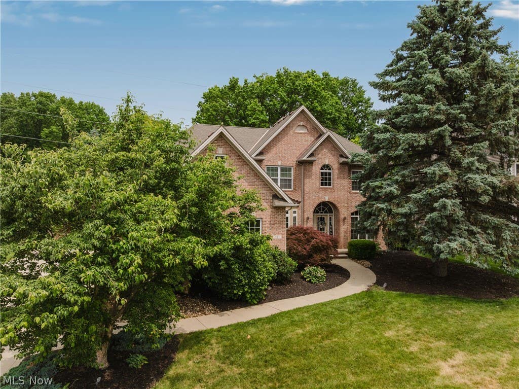 Photo of 985 W Martin Avenue, Amherst, OH 44001 (MLS # 5225276)