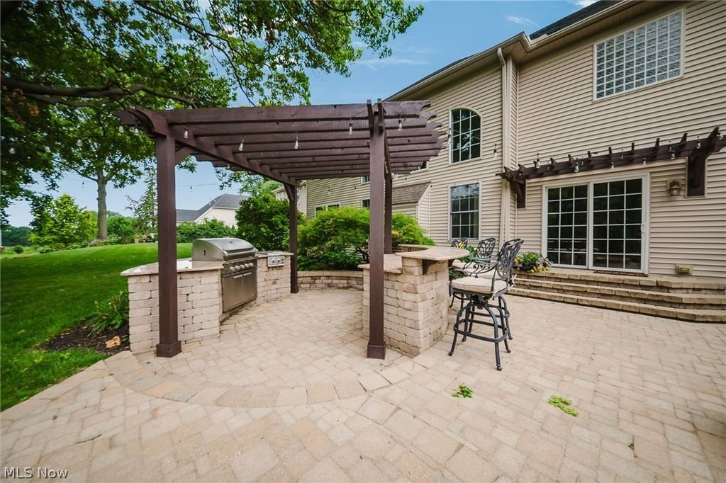 Photo of 985 W Martin Avenue, Amherst, OH 44001 (MLS # 5225276)