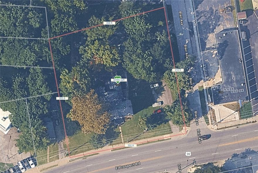 Here is a great investment opportunity, a 5 unit apartment building and a single family home. Rent them out or tear them down and take advantage of the development potential. This property is located in a busy, highly marketable area. Call today to setup your private viewing.