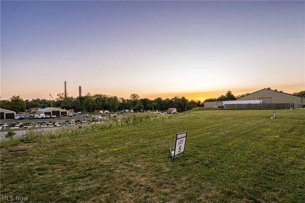 5 FOREST DR, EASTLAKE, OH 44095 - Image eb6eb63d52becb6dab0a451911bcf7b4/200817411