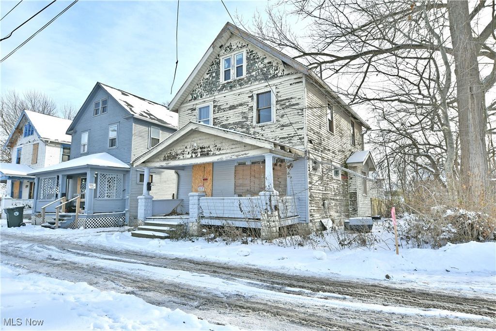 Photo of 628 St Clair Avenue, Warren, OH 44444 (MLS # 5177636)