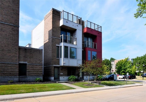 Condo For Sale - 1397 Slate Court<br/> Cuyahoga County, Cleveland Heights, OH 44118