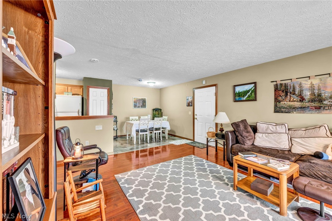 Hampton Court Highrise Condo - Residential