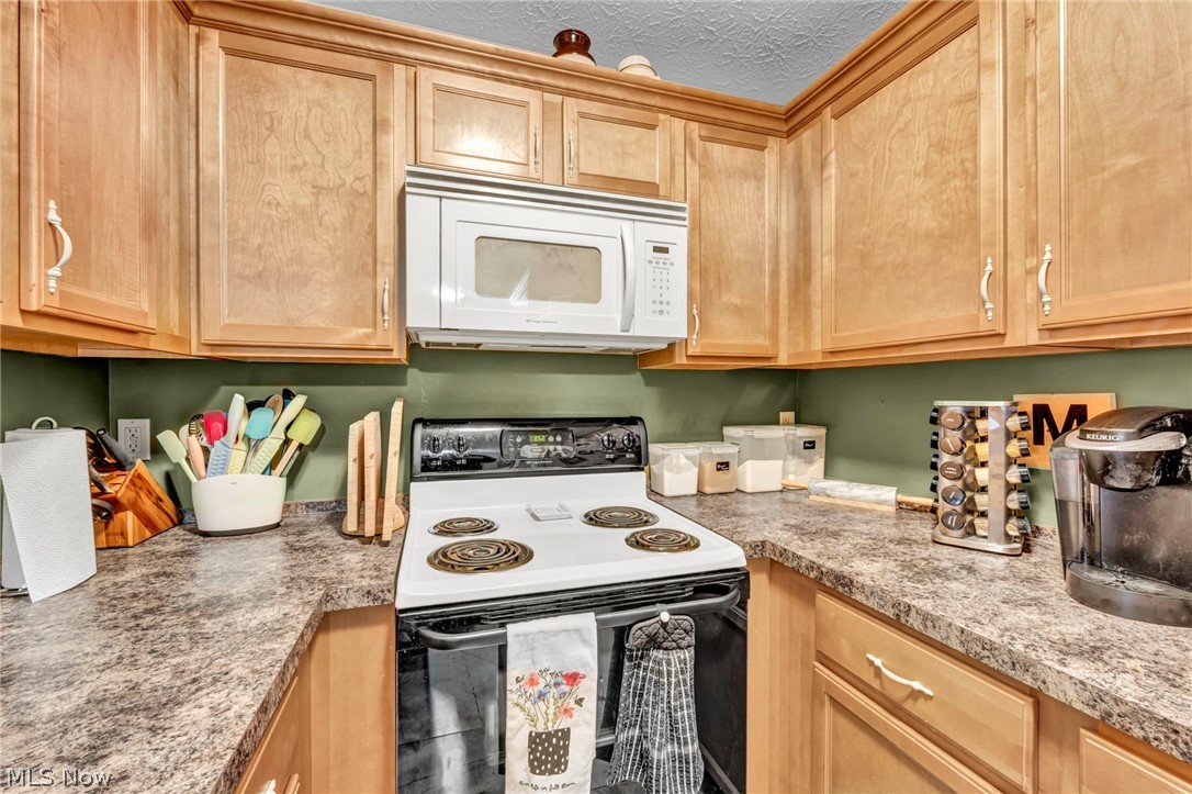 Hampton Court Highrise Condo - Residential