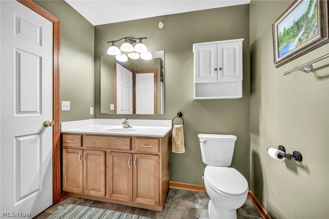 Hampton Court Highrise Condo - Residential