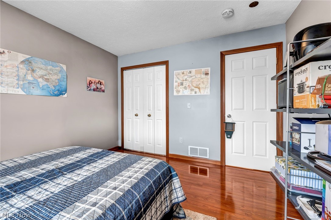 Hampton Court Highrise Condo - Residential