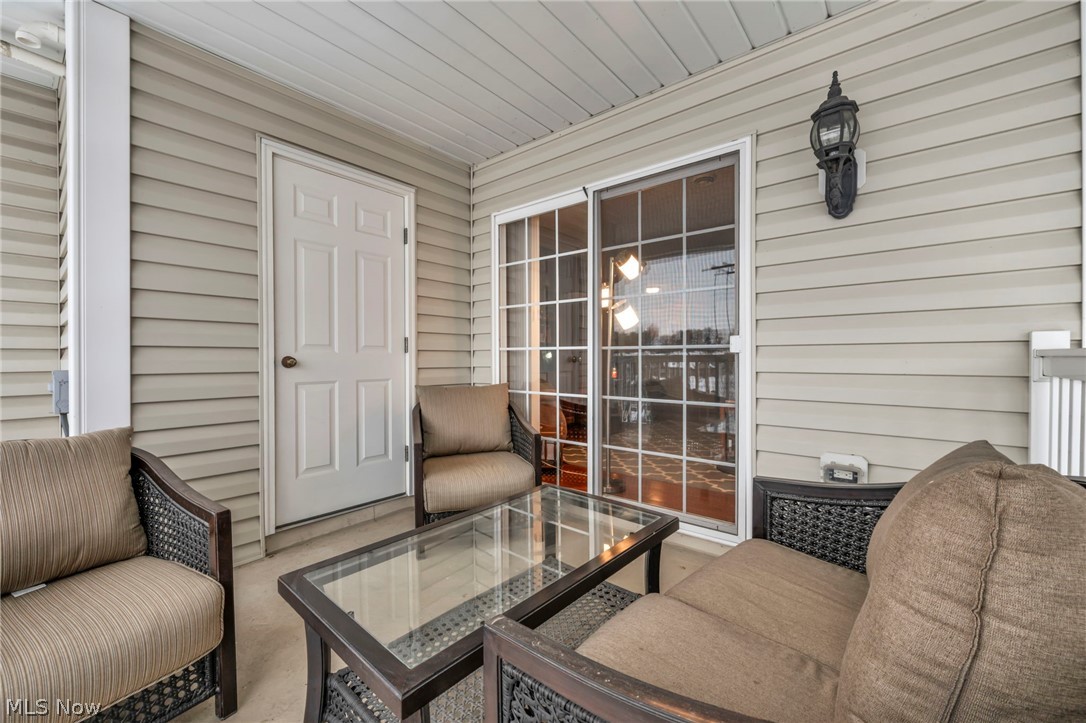 Hampton Court Highrise Condo - Residential