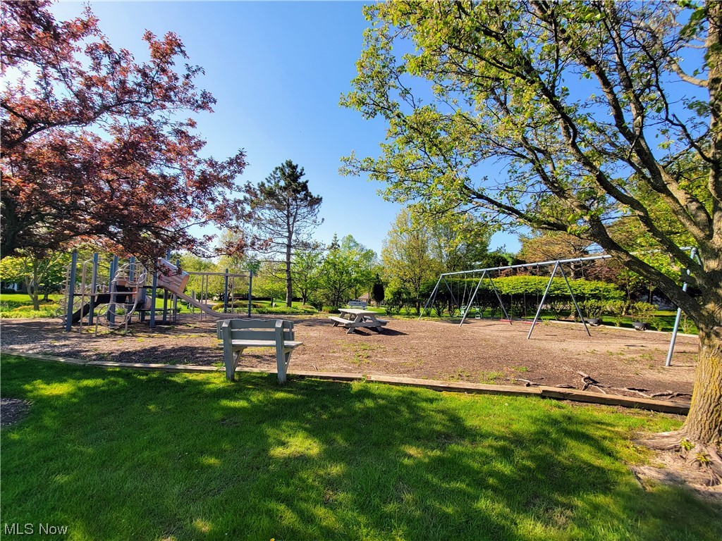 Courts of Country Lakes - Residential