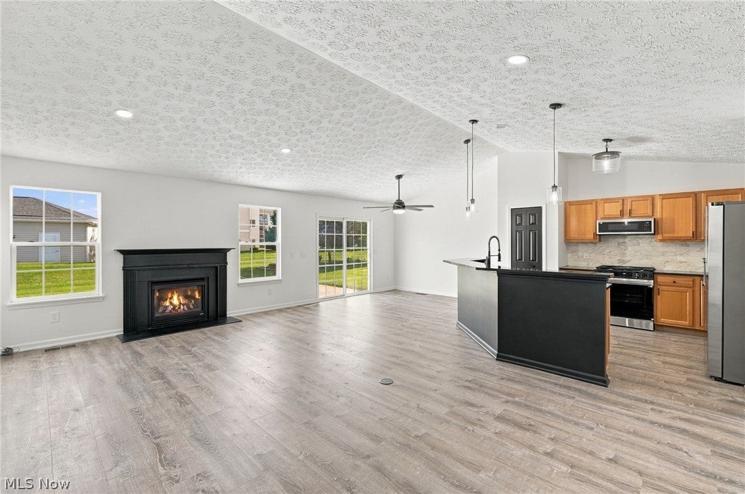 3382 Coopers Trail