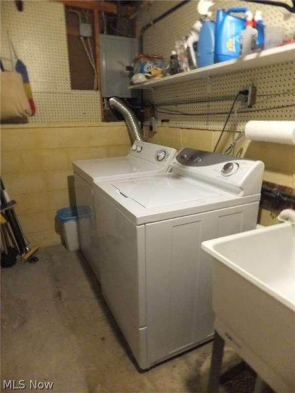 Main image without alt text