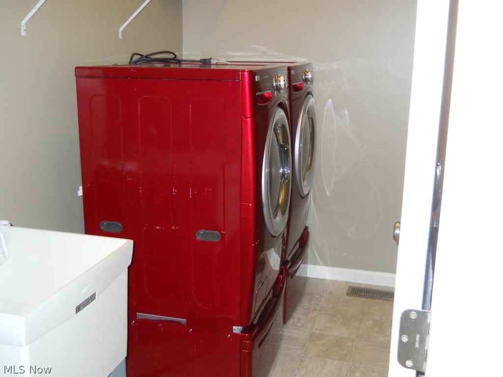 Saddle Crk 03 - Residential