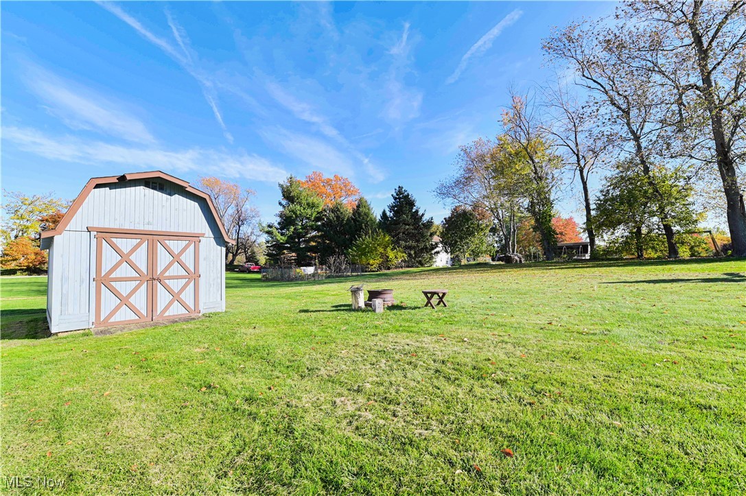 1054 Cayuga Trail, Hartville, Ohio image 4