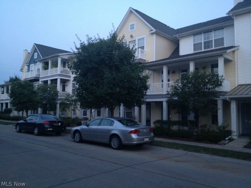 Auction Thursday 7/31/14 12:00pm.
LOW RESERVE

DEN

Largest available corner unit.