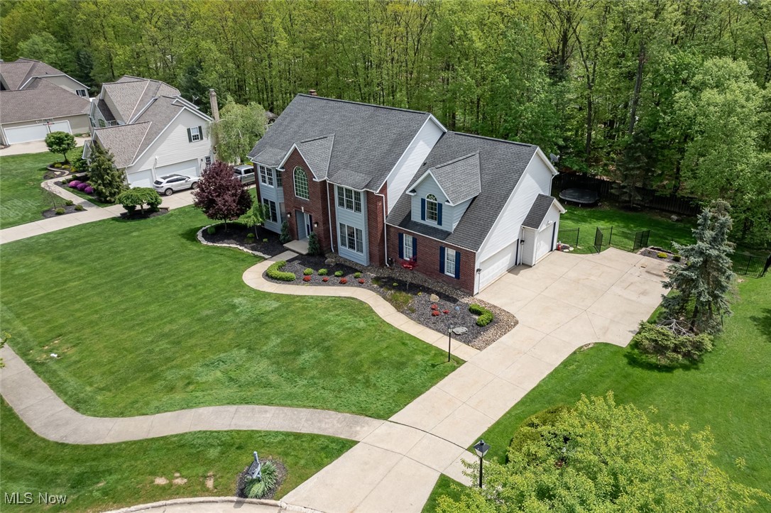 2901 Crystalwood Drive, Broadview Heights, Ohio image 3