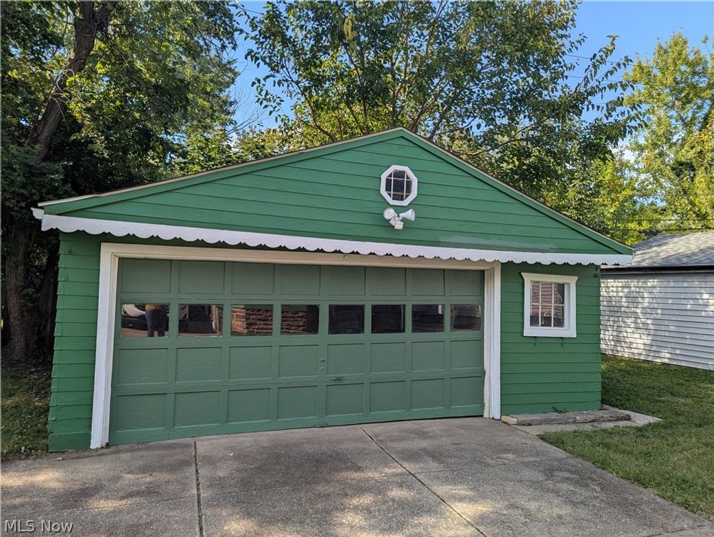 Photo of 2108 Marlindale Road, Cleveland Heights, OH 44118 (MLS # 5192910)