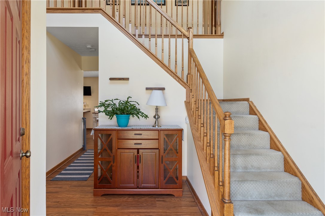 6032 Emerald Lakes Drive, Medina, Ohio image 3