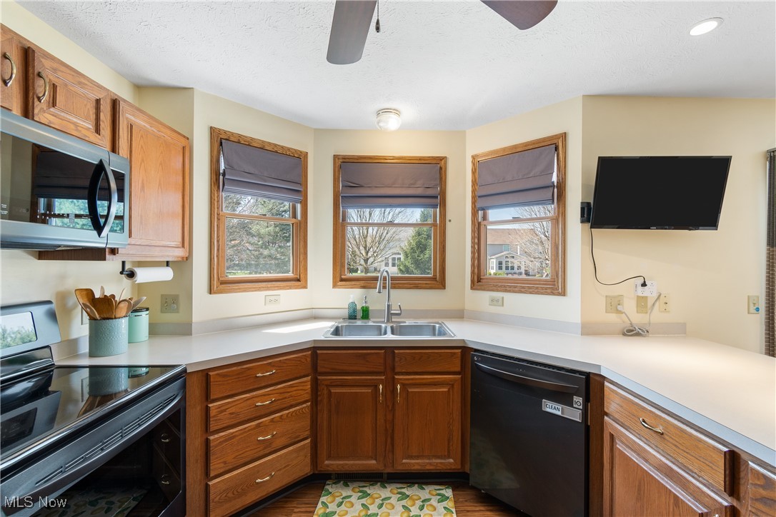6032 Emerald Lakes Drive, Medina, Ohio image 7