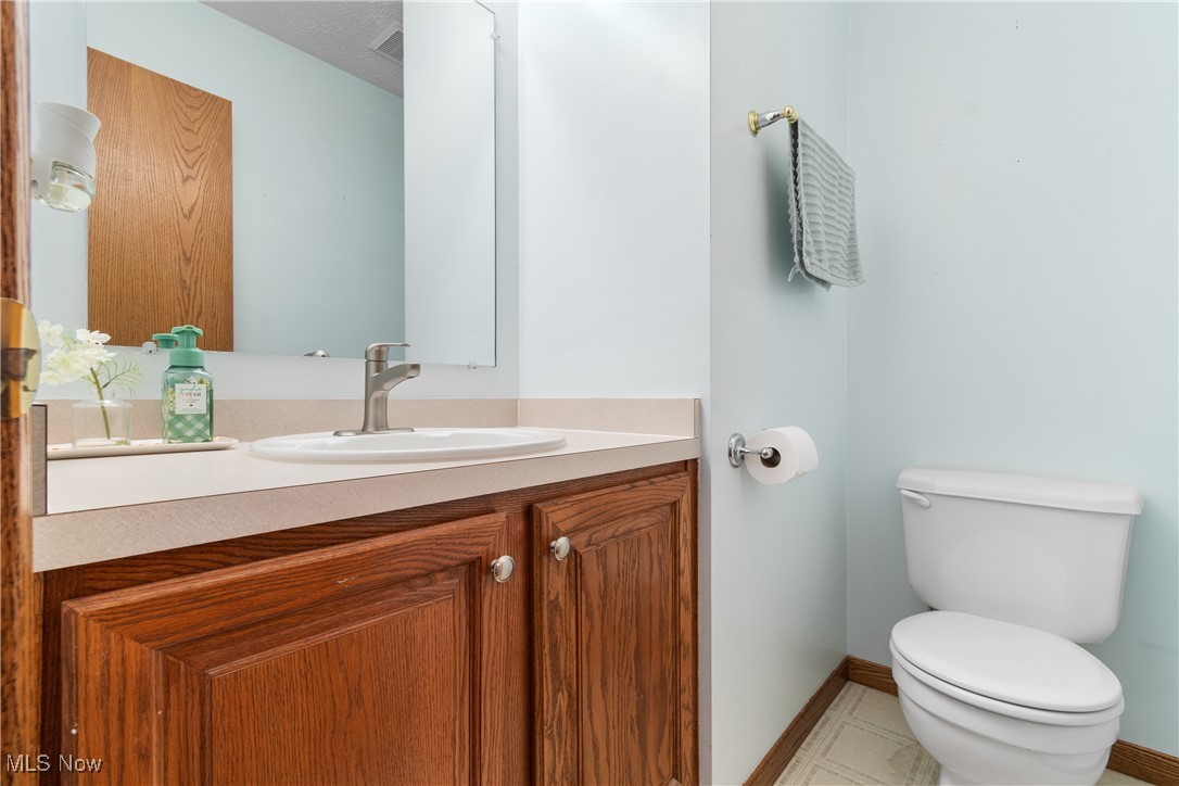 6032 Emerald Lakes Drive, Medina, Ohio image 15